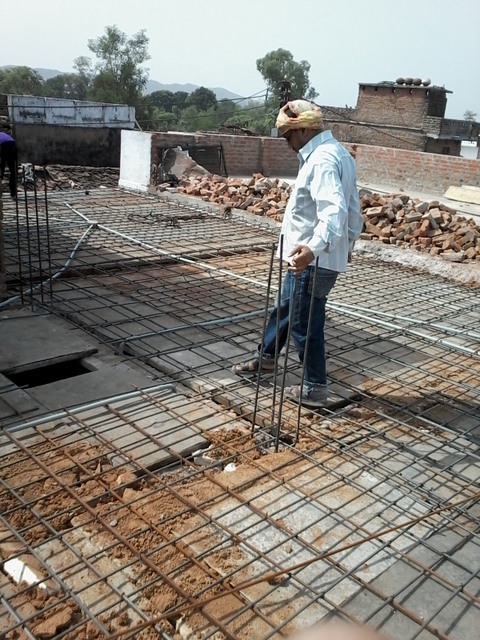 Construction roof classroom 4 and 7, june 2014|Constructie dak lokaal 4 en 7, juni 2014