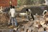 Dalit wegwerkers, de z.g. onaanraakbaren= de laagste kaste, mogen slechts bepaald werk doen